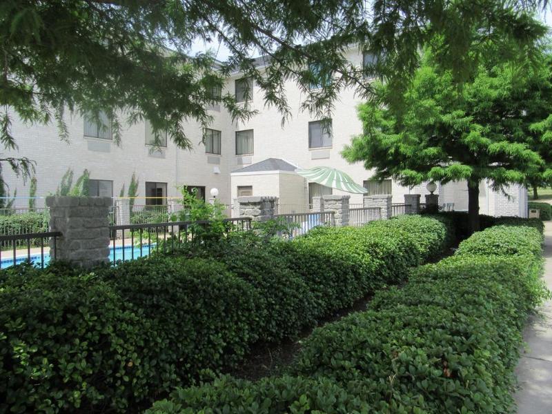 Quality & - Worth North 3* Roanoke