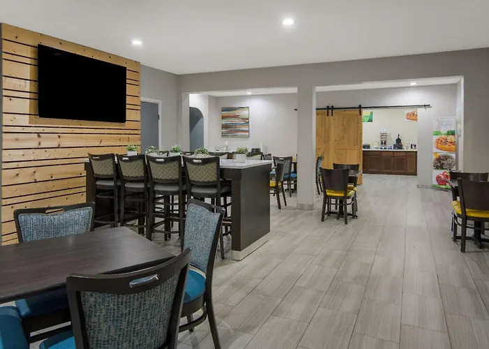 Quality Inn & Suites Roanoke - Fort Worth North