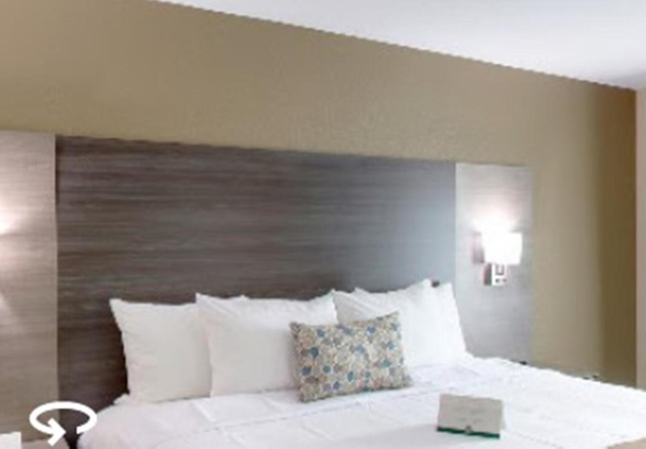 Quality & - Worth North 3* Roanoke