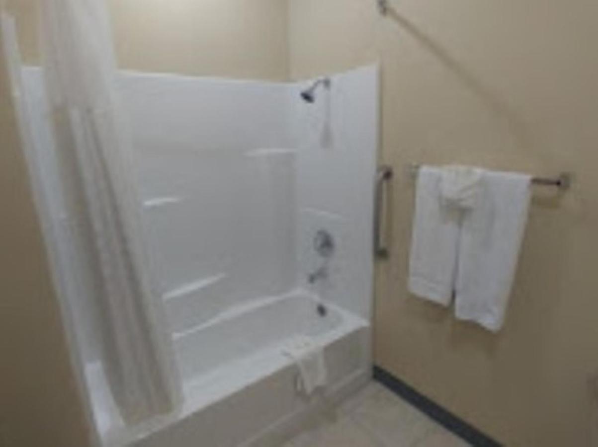 Hotel Quality & - Worth North Roanoke