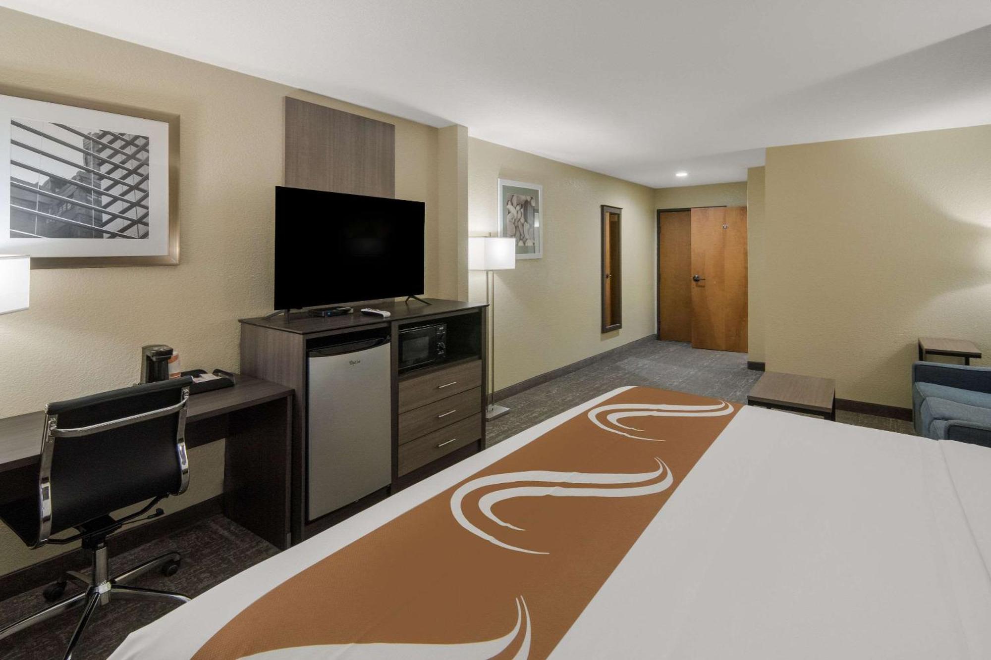 Quality & - Worth North 3* Roanoke