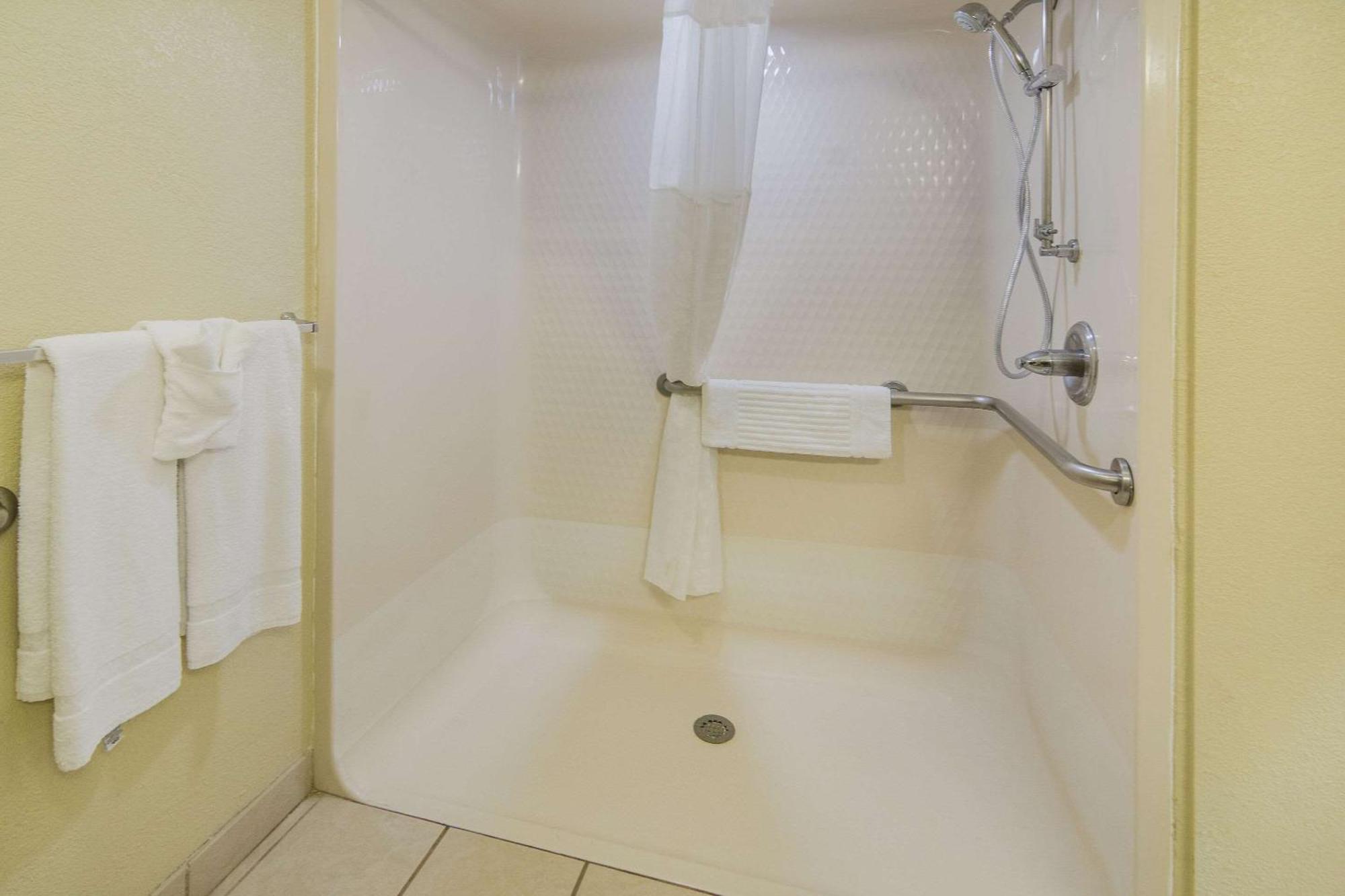 Quality & - Worth North Hotel Roanoke