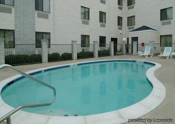 Quality & - Worth North 3* Roanoke